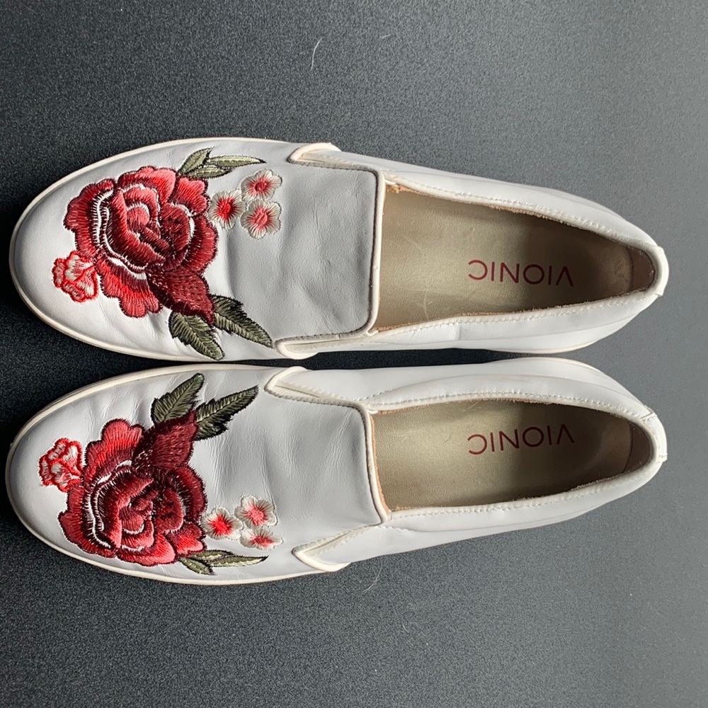 Vionic For the Beauty of a Rose slip on sneakers. Womens 7. Good used condition.
